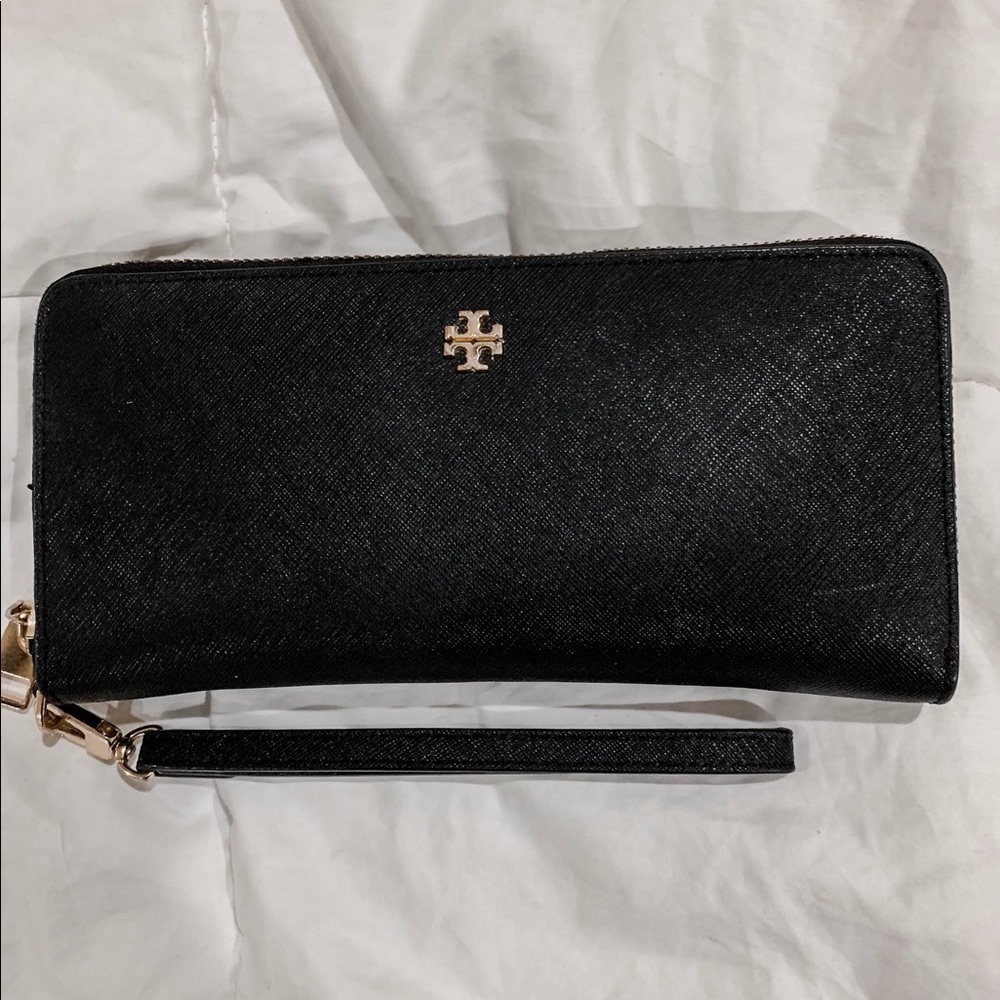 Tory Burch Robinson Passport Continental Wallet